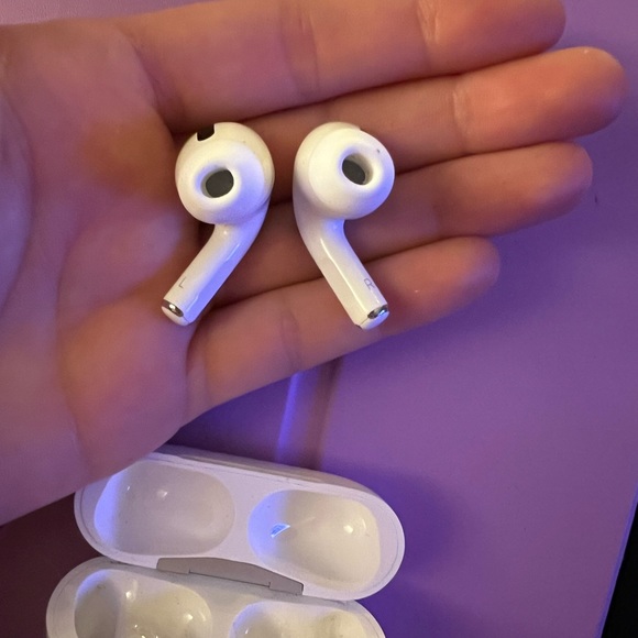 AirPod Pros - Picture 4 of 7